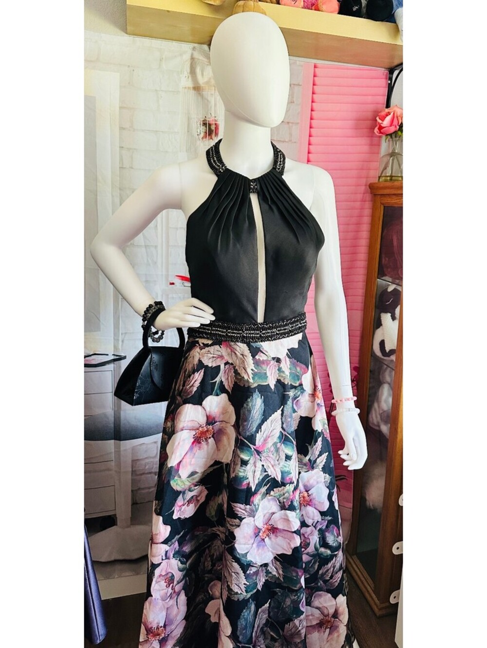 Chic Floral A-Line Party Dress in Black and Pink - Picture 4 of 14
